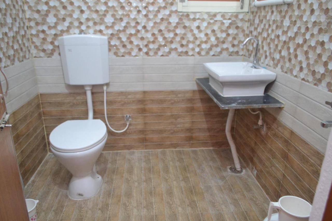 Hotel Golden Palace Kendrapara Exteriör bild